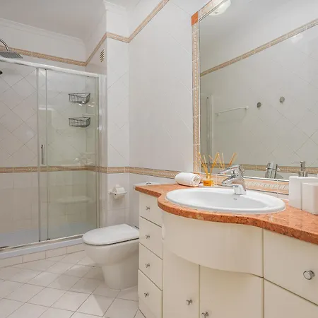 2 Bedroom Flat וילהמורה