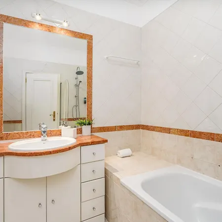 2 Bedroom Flat * וילהמורה