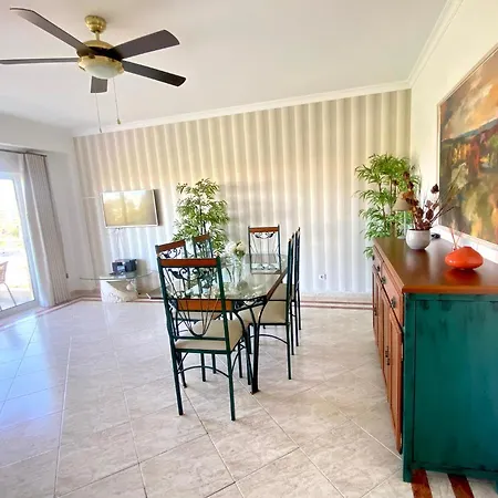 2 Bedroom Flat Apartment *
